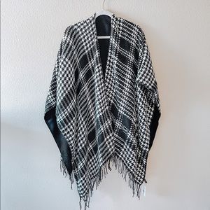 NWT • ANN TAYLOR • knit poncho / shawl